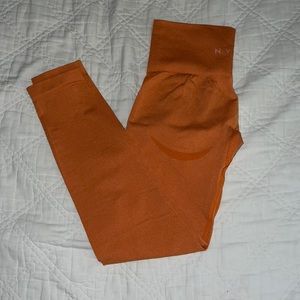 NVGTN contour seamless burnt orange